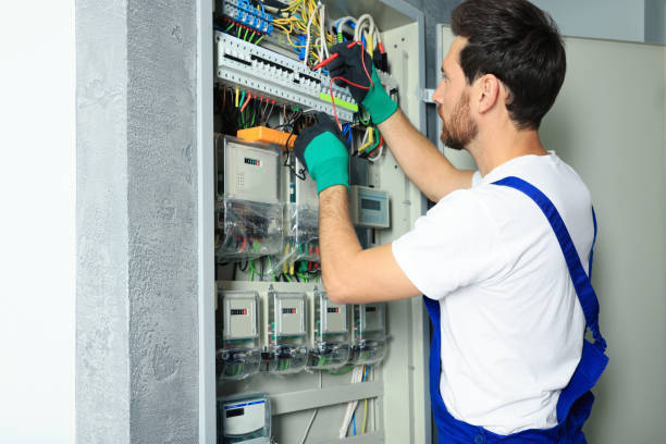 Best Emergency Electrical Repair  in St Francis, WI